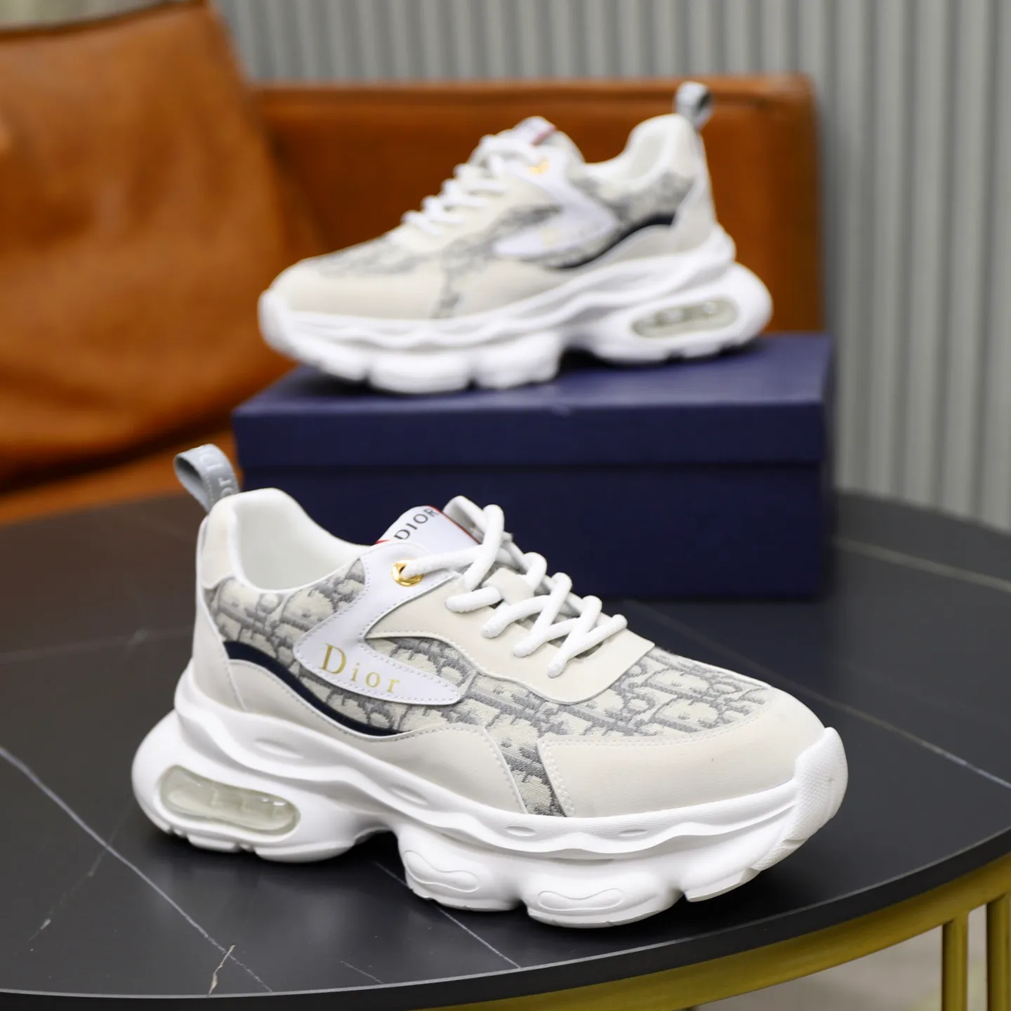 Ex-factory price: 462💰🙅‍♂️🙅‍♂️🙅‍♂️ Brand: Dior DIOR Standard code: 38-44 (45 customized) Grade: Same as the official website Material: Original cowhide material spliced with brand cloth Comfortable and breathable lining Lightweight and wear-resistant sports outsole Style category: Men's fashion casual shoes Running sports shoes Distinguished luxury brand elements Top luxury color: actual picture color